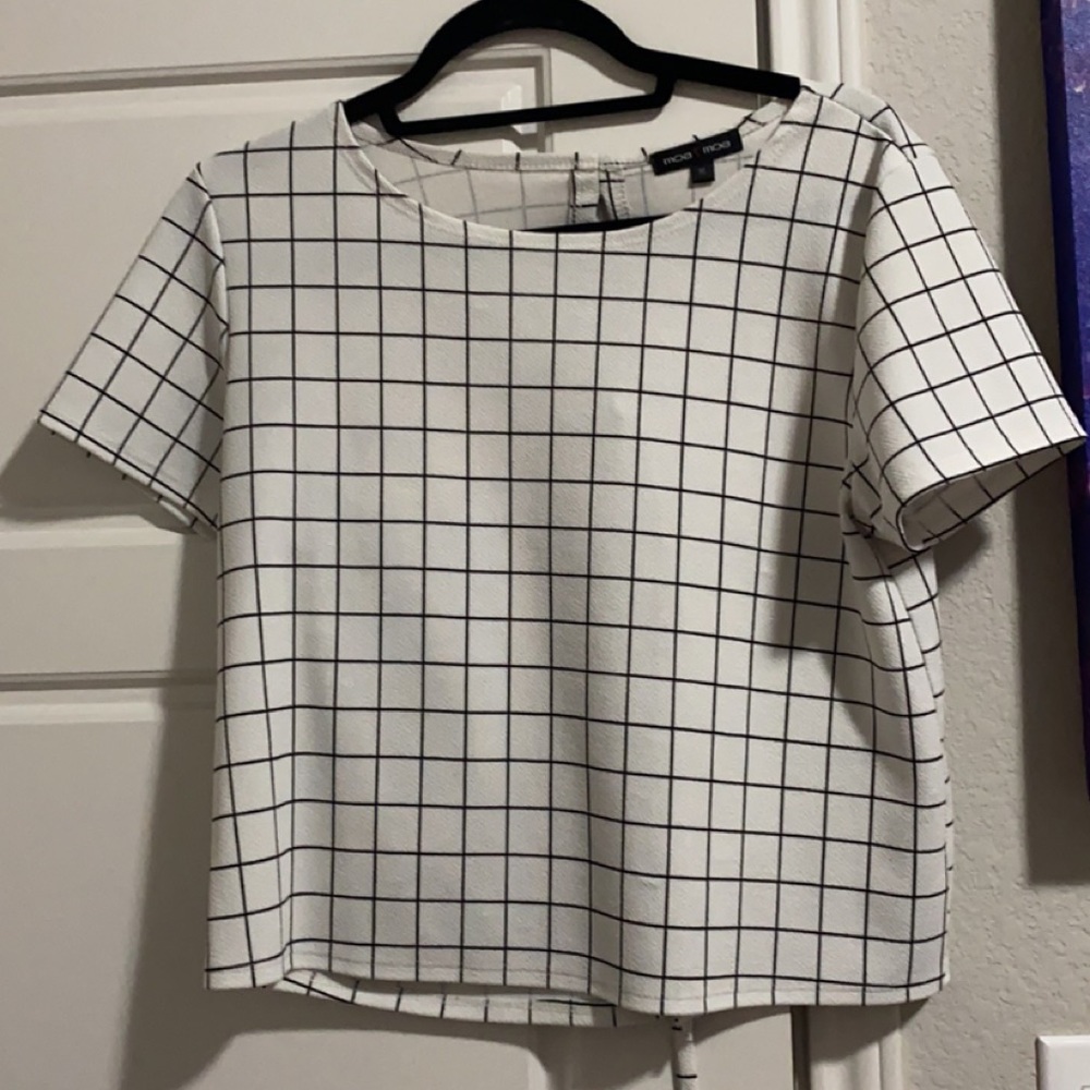 White And Black Grid Top Size Extra Large (XL)